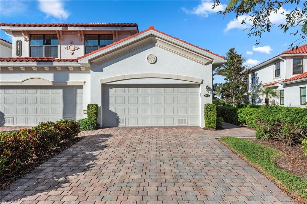 3165 Aviamar Cir 102, Naples, FL 34114-39