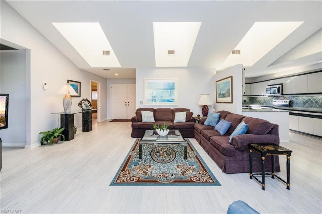 76 Cypress View Dr E-76, Naples, FL 34113-18