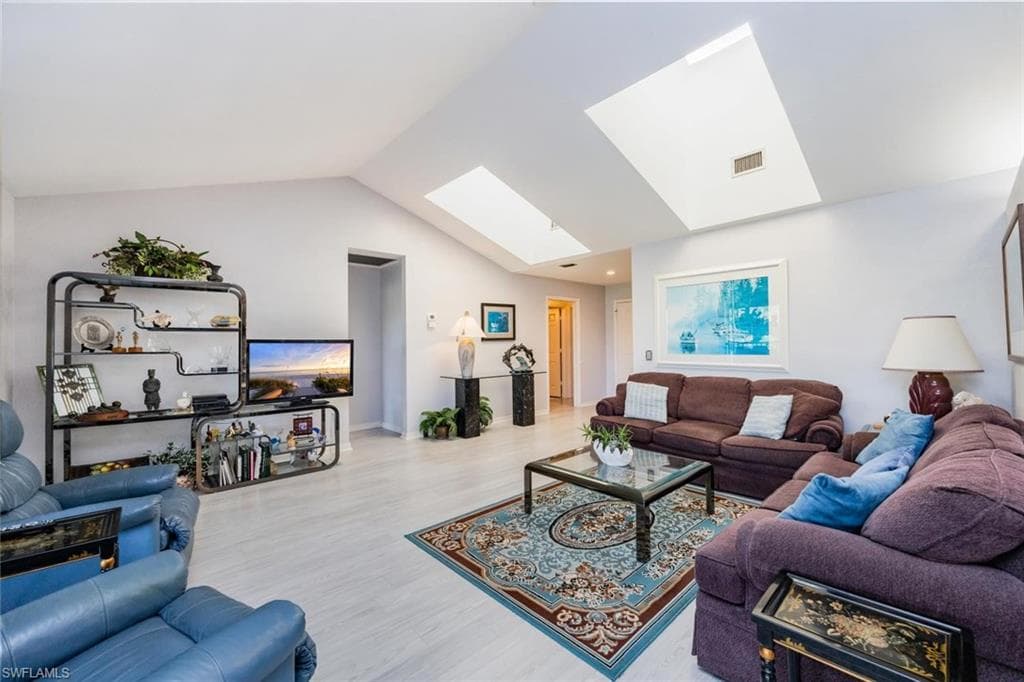 76 Cypress View Dr E-76, Naples, FL 34113-4
