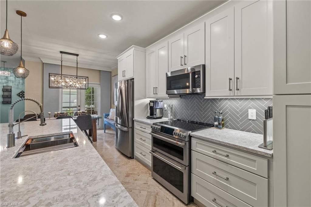 7087 Barrington Cir 102, Naples, FL 34108-3