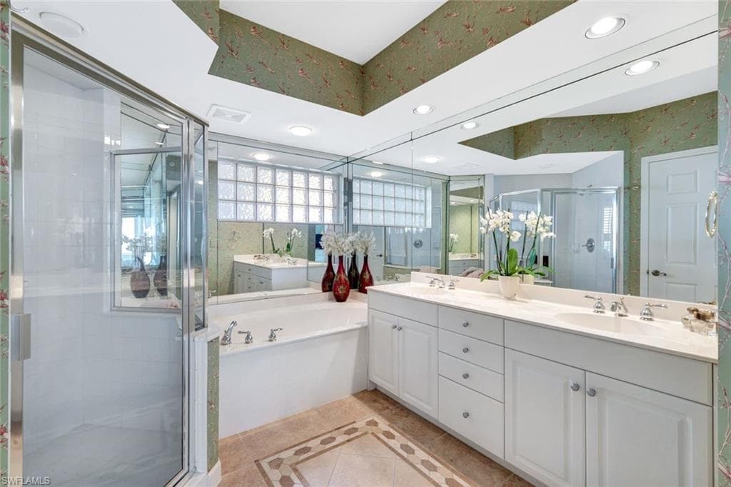 325 Dunes Blvd 1007, Naples, FL 34110-17