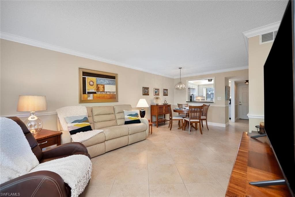 4198 27th Ct SW 103, Naples, FL 34116-3