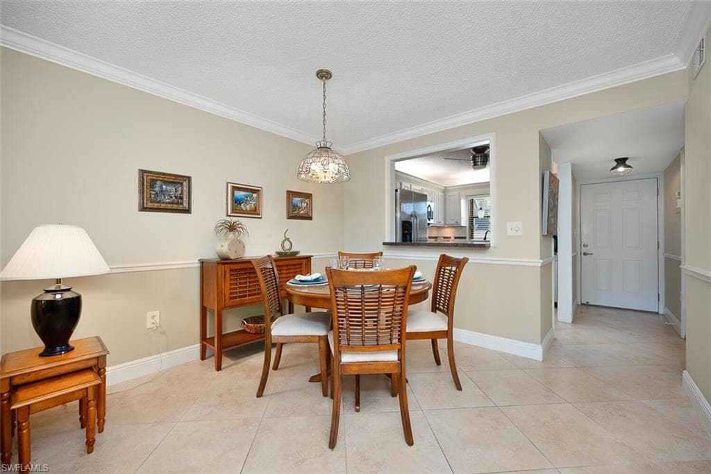 4198 27th Ct SW 103, Naples, FL 34116-4