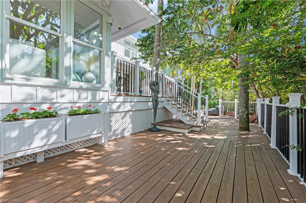 61 12th Ave S, Naples, FL 34102-9