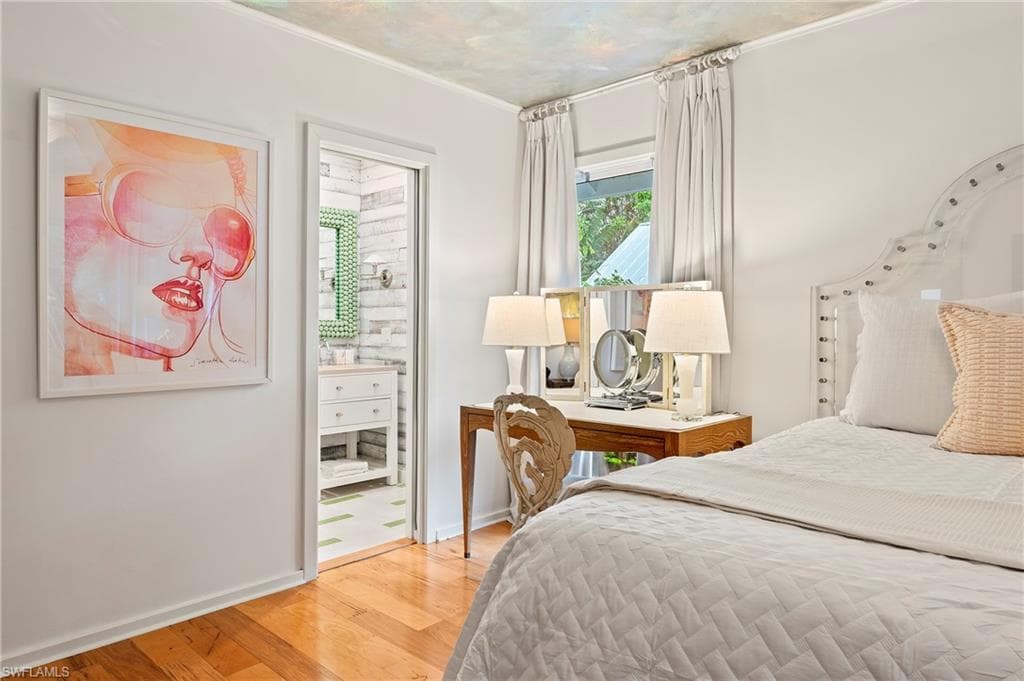 61 12th Ave S, Naples, FL 34102-17
