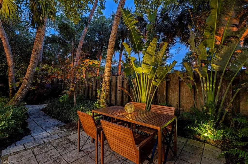 61 12th Ave S, Naples, FL 34102-39
