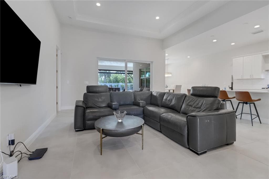 9252 Cayman Dr, Naples, FL 34114-12