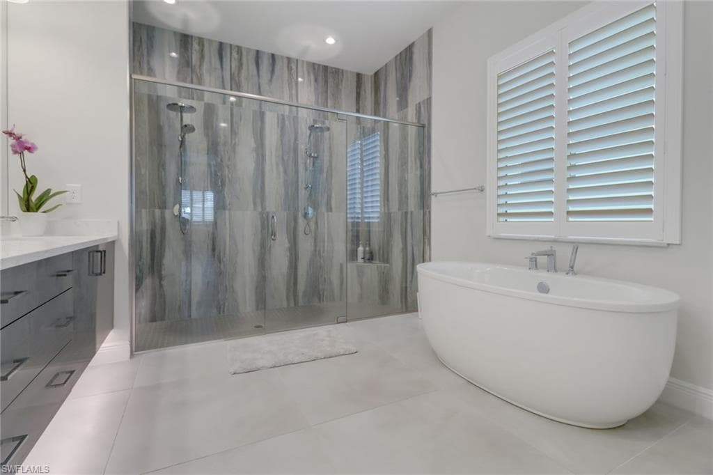 9252 Cayman Dr, Naples, FL 34114-17
