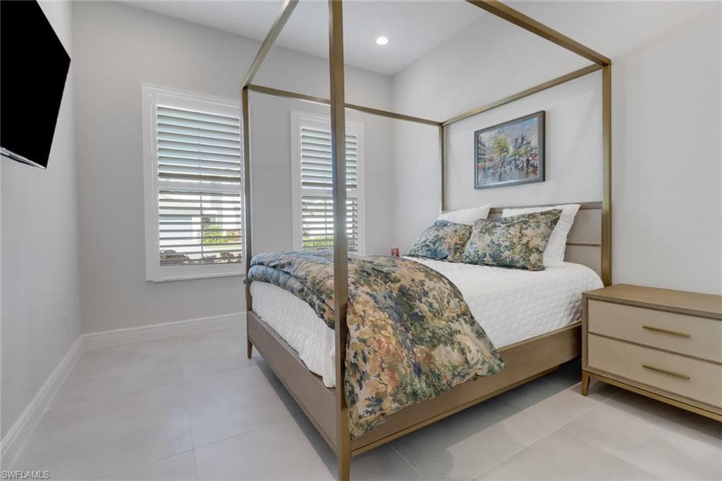 9252 Cayman Dr, Naples, FL 34114-18