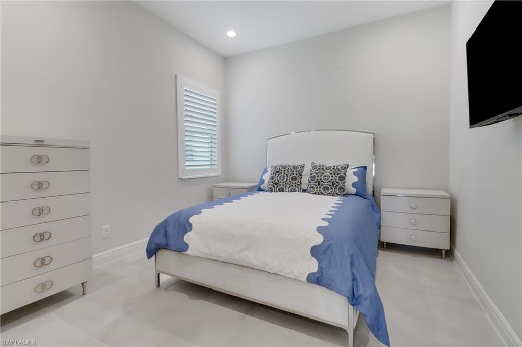 9252 Cayman Dr, Naples, FL 34114-21