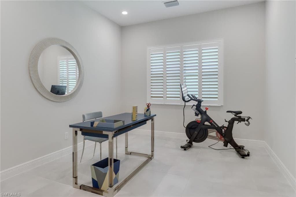 9252 Cayman Dr, Naples, FL 34114-23