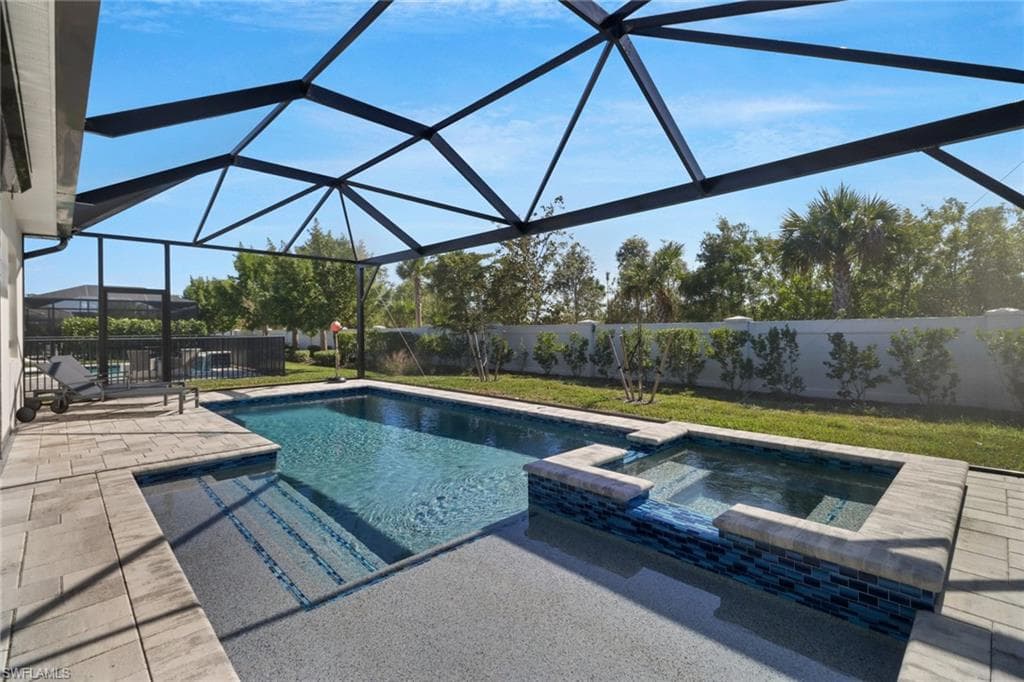 9252 Cayman Dr, Naples, FL 34114-29