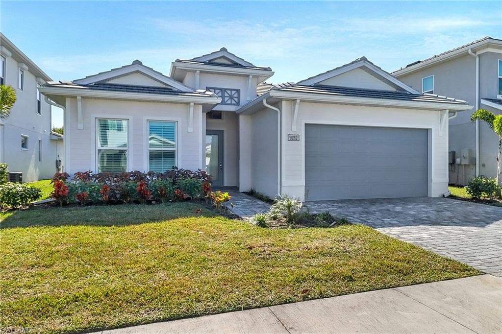 9252 Cayman Dr, Naples, FL 34114-2