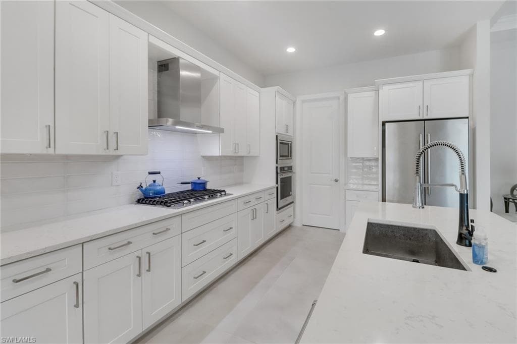 9252 Cayman Dr, Naples, FL 34114-5