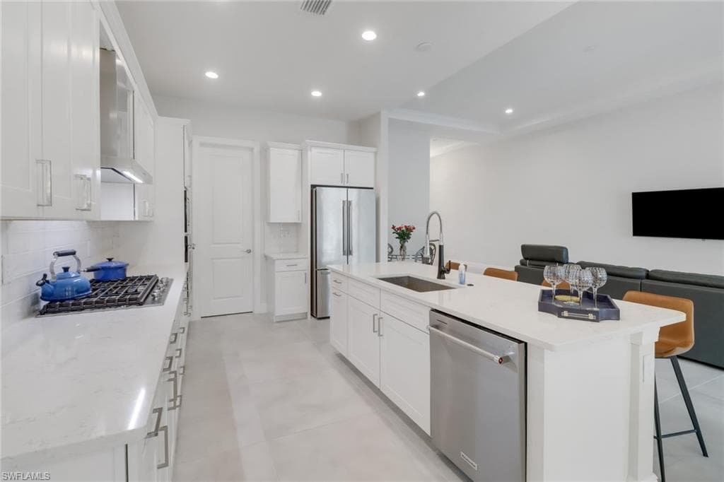 9252 Cayman Dr, Naples, FL 34114-6