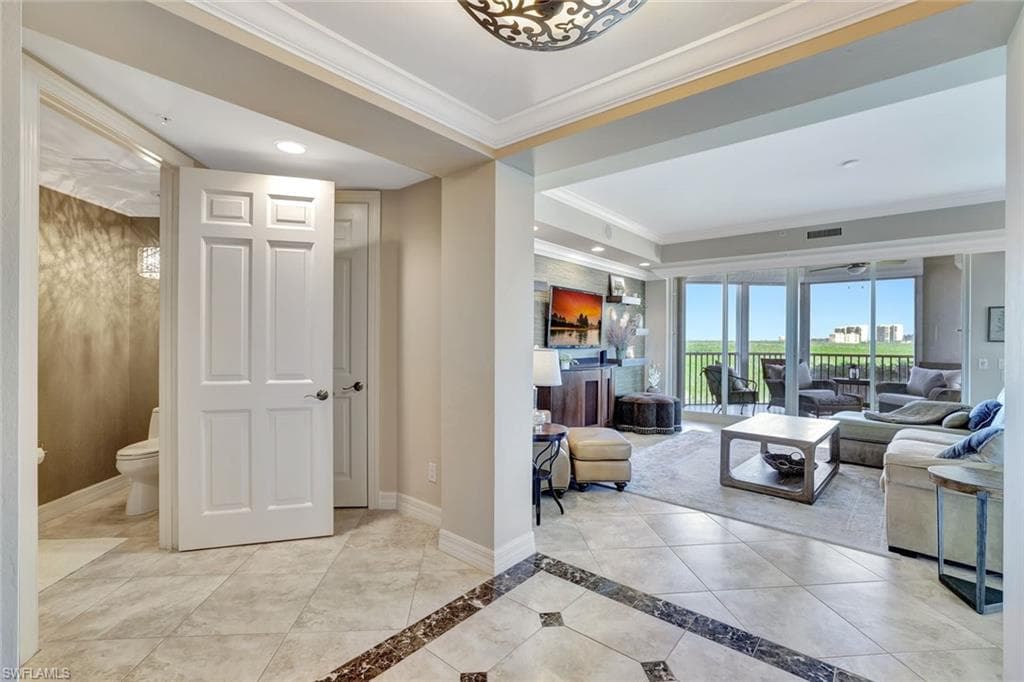 295 Grande Way 306, Naples, FL 34110-12