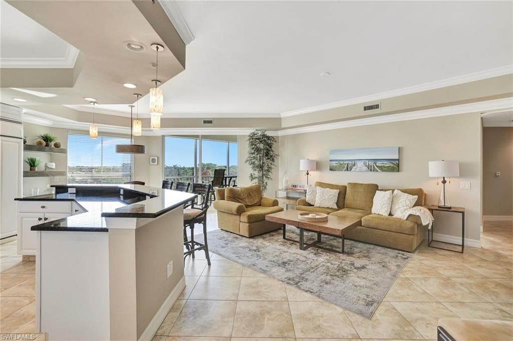 295 Grande Way 306, Naples, FL 34110-14