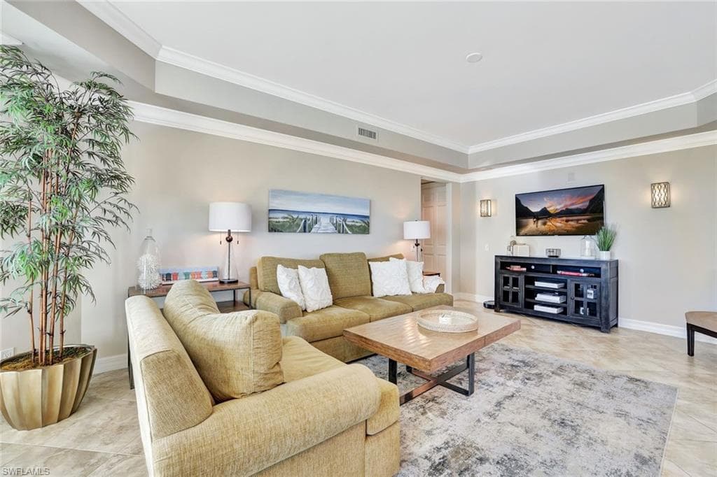 295 Grande Way 306, Naples, FL 34110-16