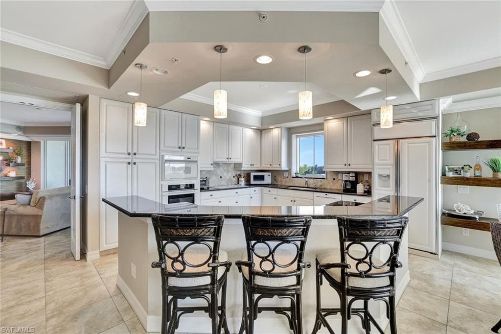 295 Grande Way 306, Naples, FL 34110-17