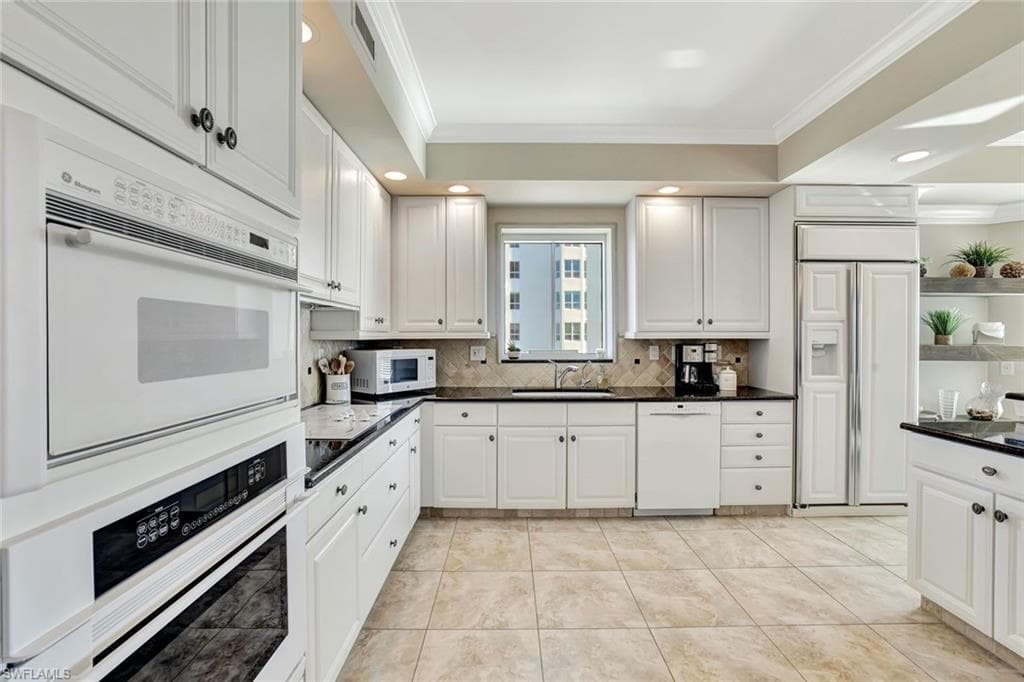 295 Grande Way 306, Naples, FL 34110-19