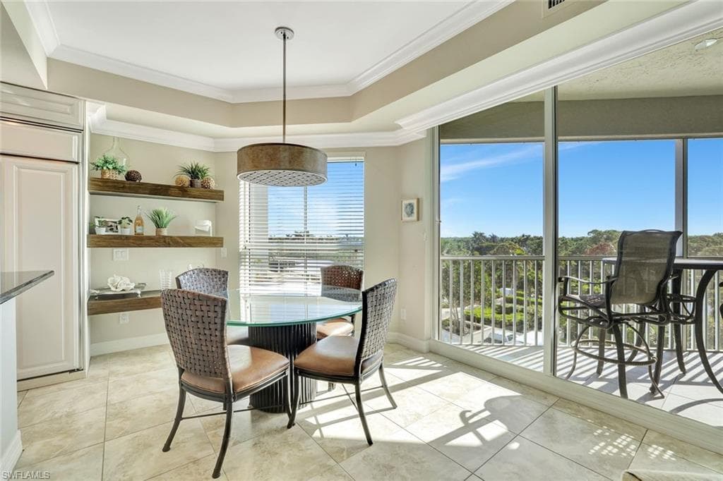 295 Grande Way 306, Naples, FL 34110-21