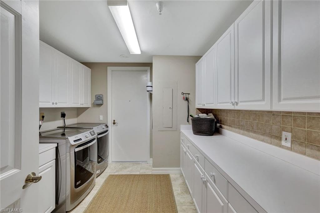 295 Grande Way 306, Naples, FL 34110-31