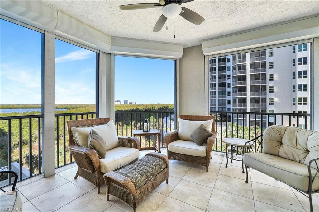 295 Grande Way 306, Naples, FL 34110-33