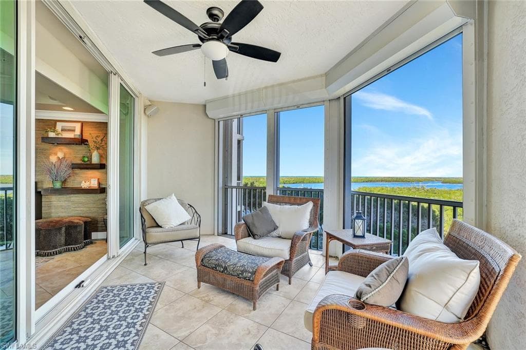 295 Grande Way 306, Naples, FL 34110-3