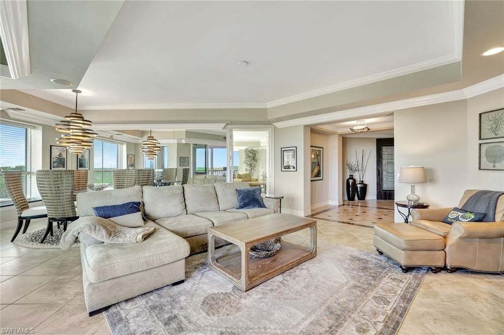 295 Grande Way 306, Naples, FL 34110-6