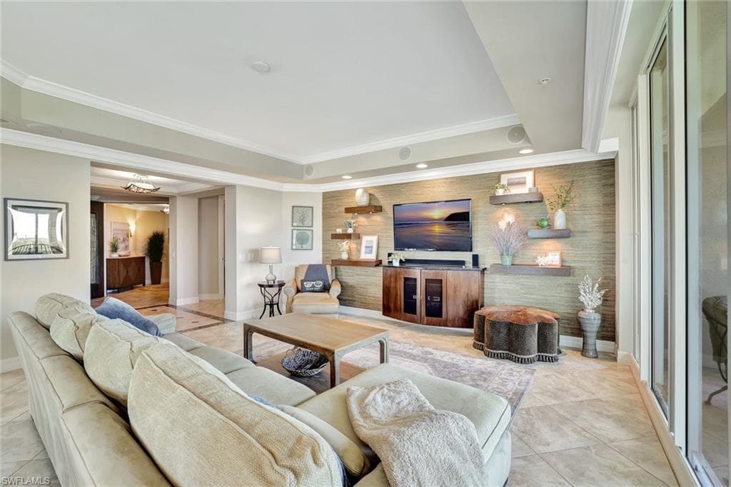 295 Grande Way 306, Naples, FL 34110-8