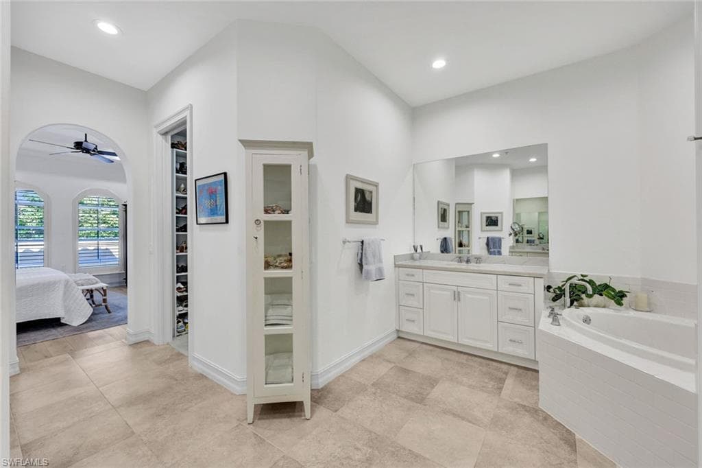 4819 Boulevard Ct 103, Naples, FL 34103-17