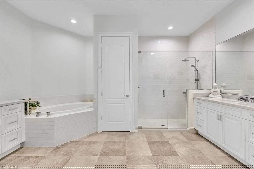 4819 Boulevard Ct 103, Naples, FL 34103-18