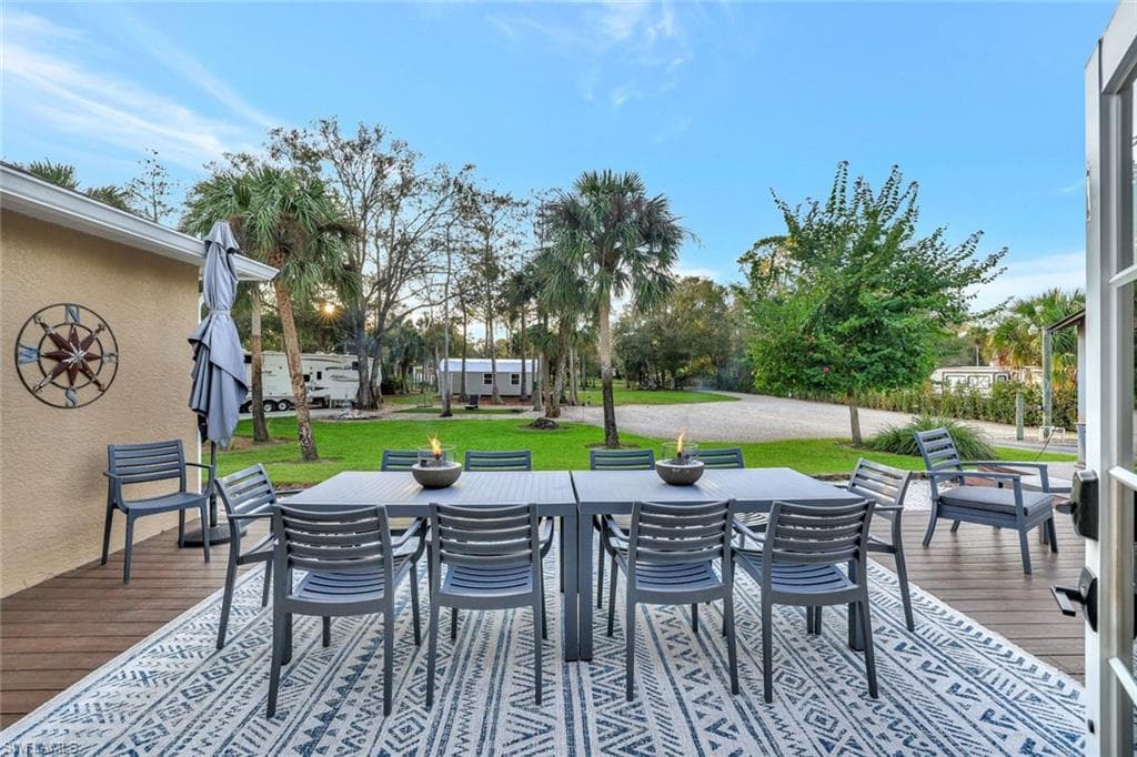 231 16th St NE, Naples, FL 34120-16