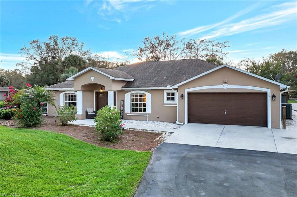 231 16th St NE, Naples, FL 34120-1