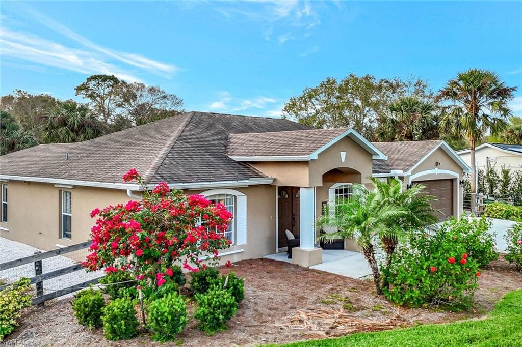 231 16th St NE, Naples, FL 34120-3