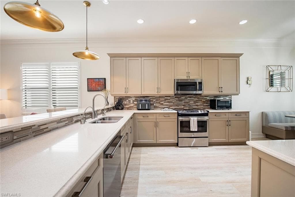 3565 Beaufort Ct, Naples, FL 34119-9