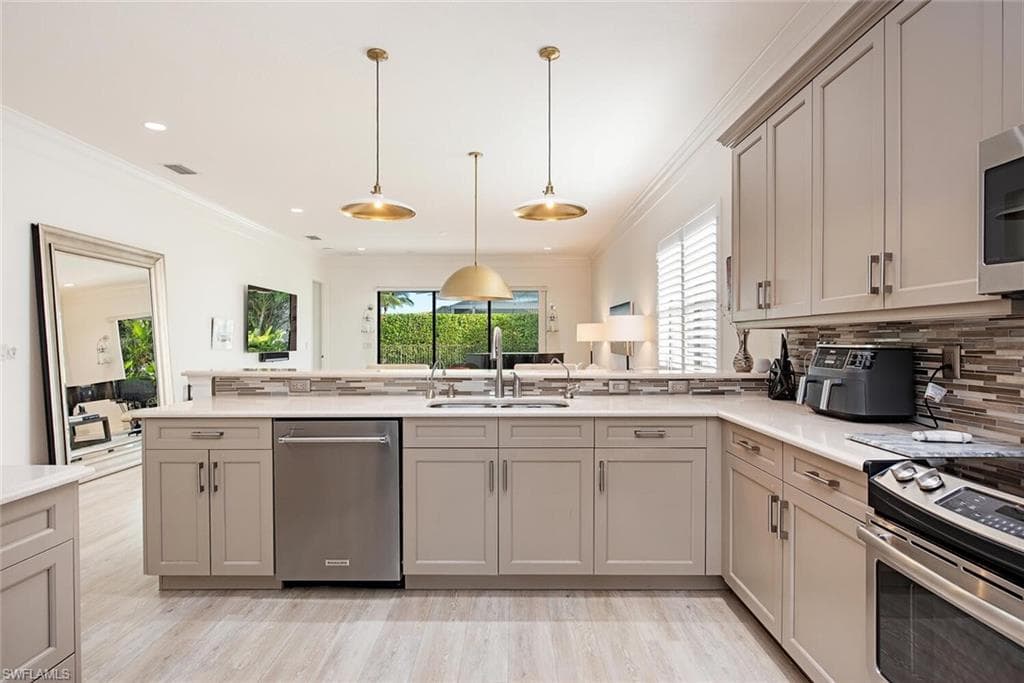 3565 Beaufort Ct, Naples, FL 34119-10