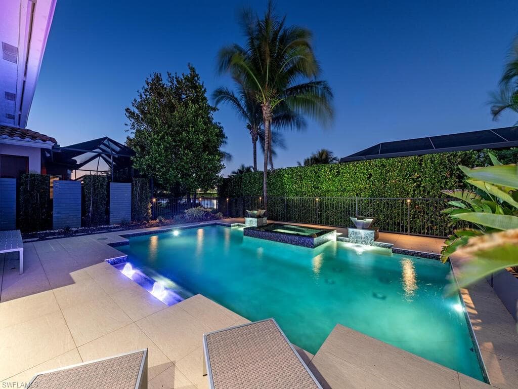 3565 Beaufort Ct, Naples, FL 34119-1