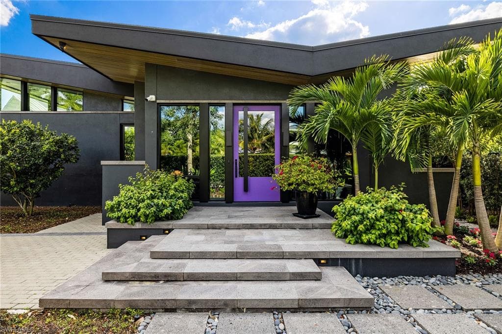 1111 12th St N, Naples, FL 34102-33