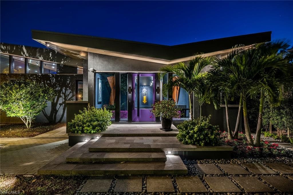 1111 12th St N, Naples, FL 34102-3