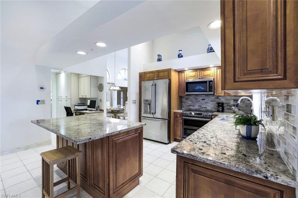 475 Seabee Ave, Naples, FL 34108-11