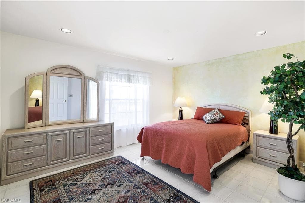 475 Seabee Ave, Naples, FL 34108-21