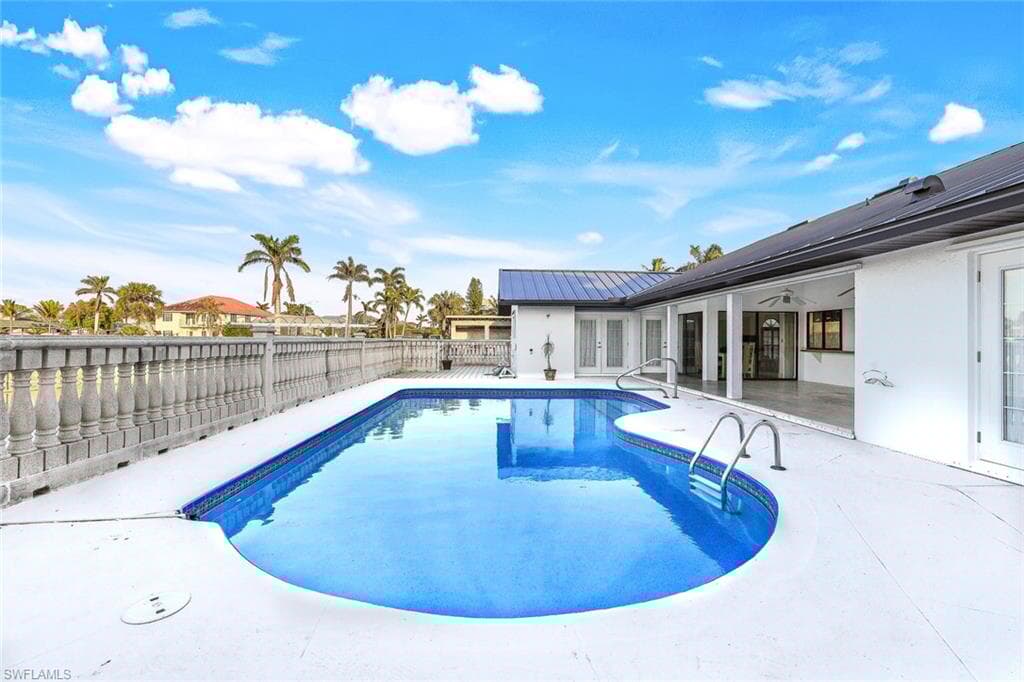 475 Seabee Ave, Naples, FL 34108-3