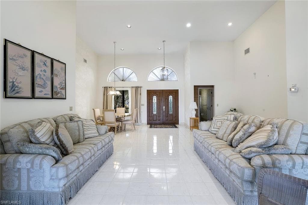 475 Seabee Ave, Naples, FL 34108-8