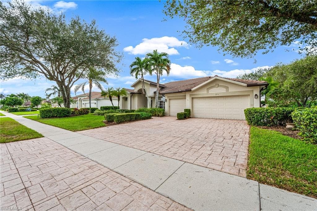 8894 Lely Island Cir, Naples, FL 34113-2