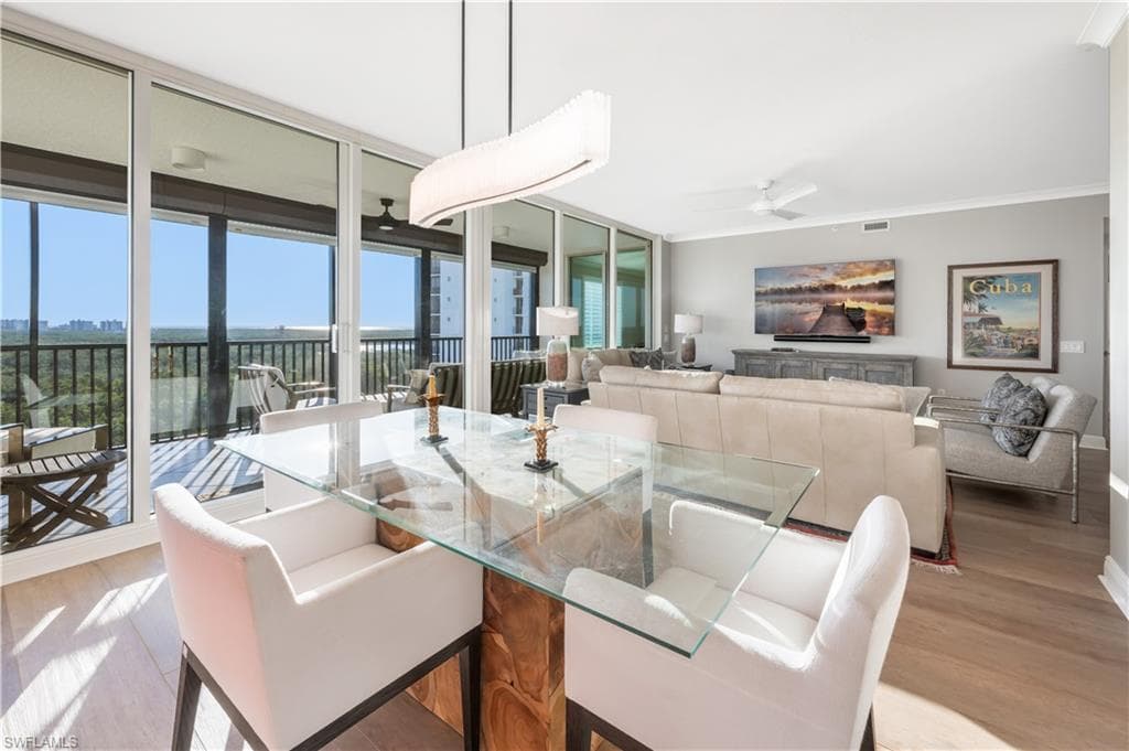 455 Cove Tower Dr 903, Naples, FL 34110-9