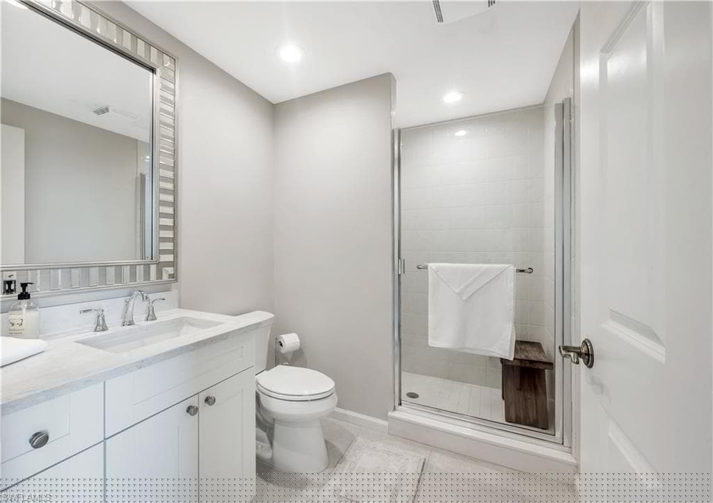 455 Cove Tower Dr 903, Naples, FL 34110-21