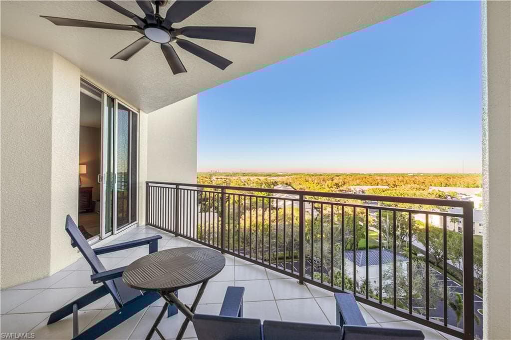 455 Cove Tower Dr 903, Naples, FL 34110-24