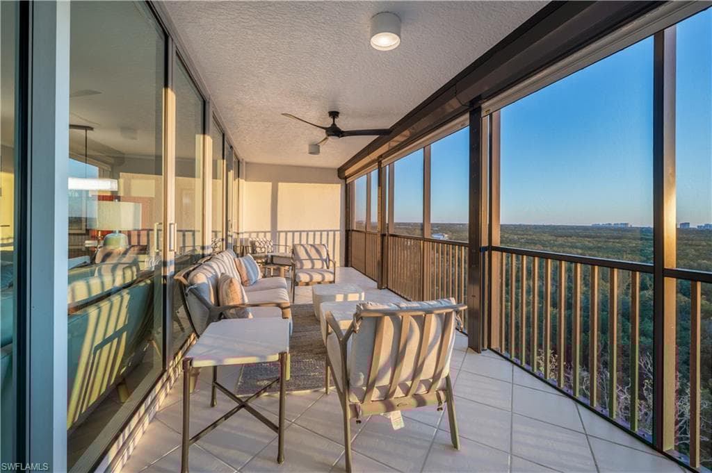 455 Cove Tower Dr 903, Naples, FL 34110-27