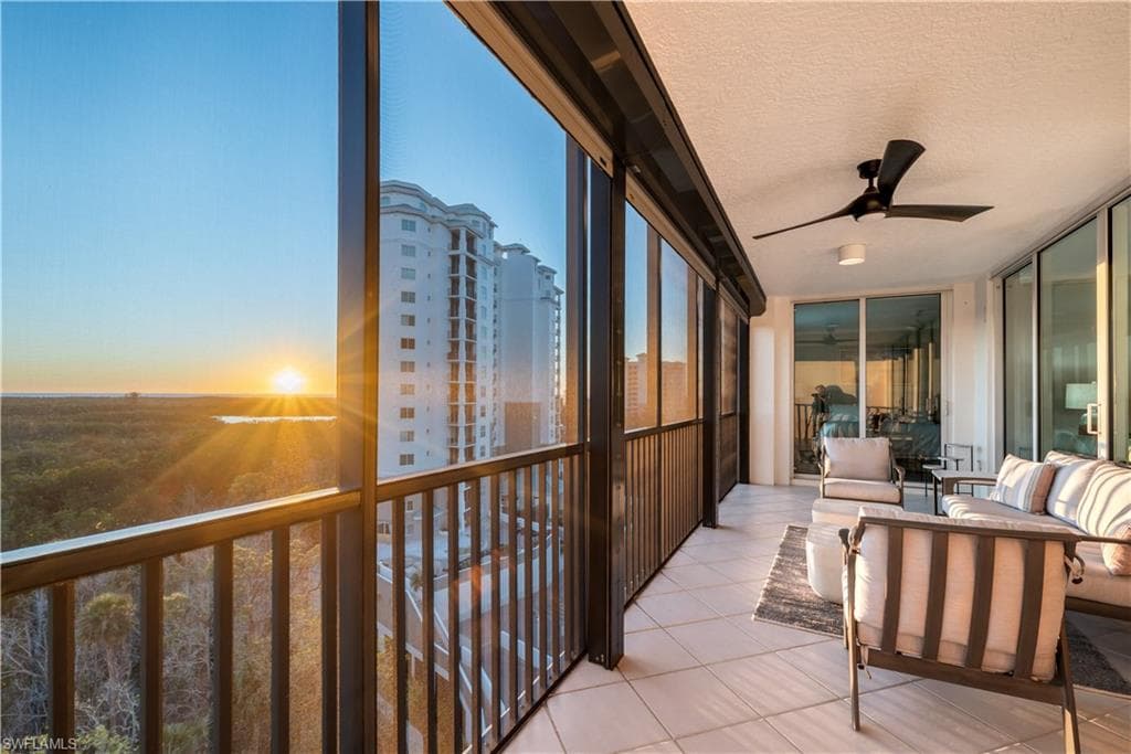 455 Cove Tower Dr 903, Naples, FL 34110-28